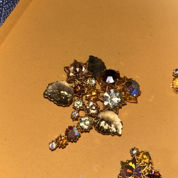 Vintage Austria Signed of Glass Rhinestone beautiful Gold Metal Brooch,Earrings - Picture 7 of 15